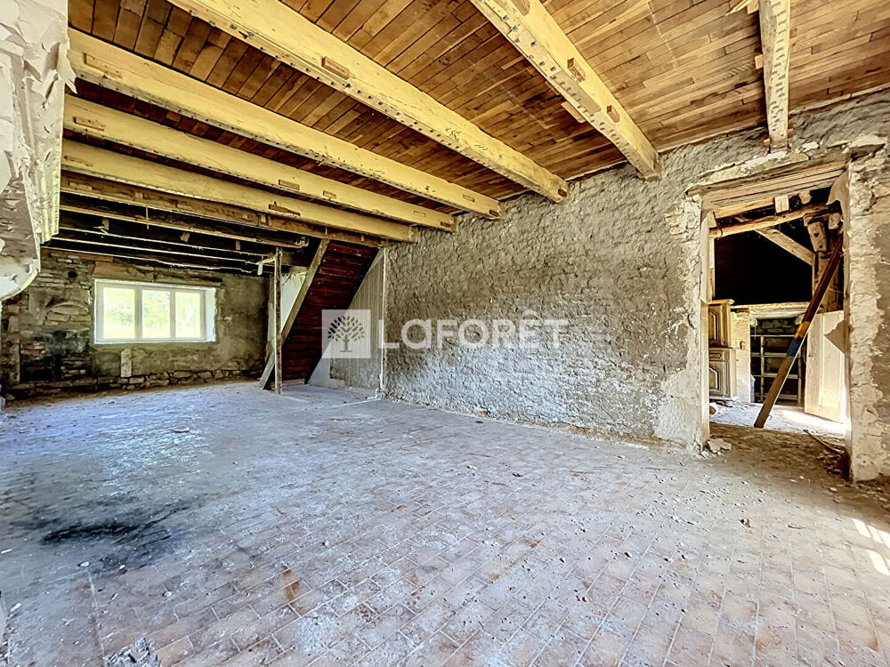 Corps de ferme en pierre à rénover avec terrain constructible à CRENAY.