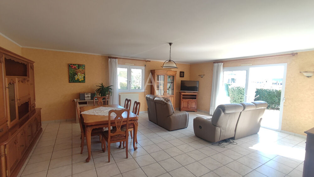 Vente Maison Maison plain-pied 138m² au coeur du Poiré-sur-Vie : volumes, potentiel et emplacement privilégié Le poire sur vie