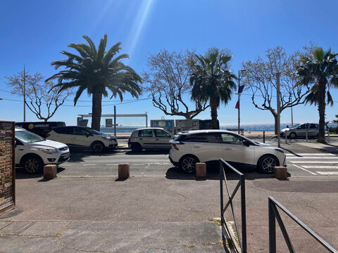 Local commercial Frejus 60 m2 1080 83600 Frejus