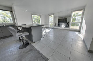  Appartement à louer 4 pièces 77 m²