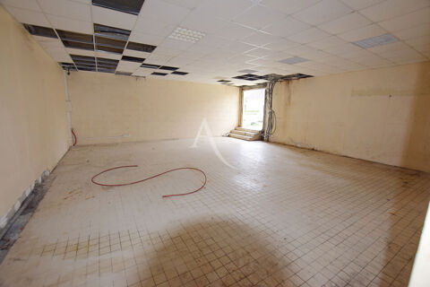 PROCHE CENTRE-VILLE NANGIS, LOCAL COMMERCIAL DE 102 M&sup2; ENVIRON 141000 77370 Nangis