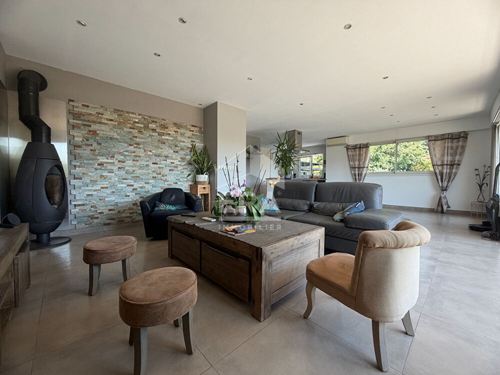 Haut de villa 4 pièces avec piscine et entrée indépendante - Les Caillades