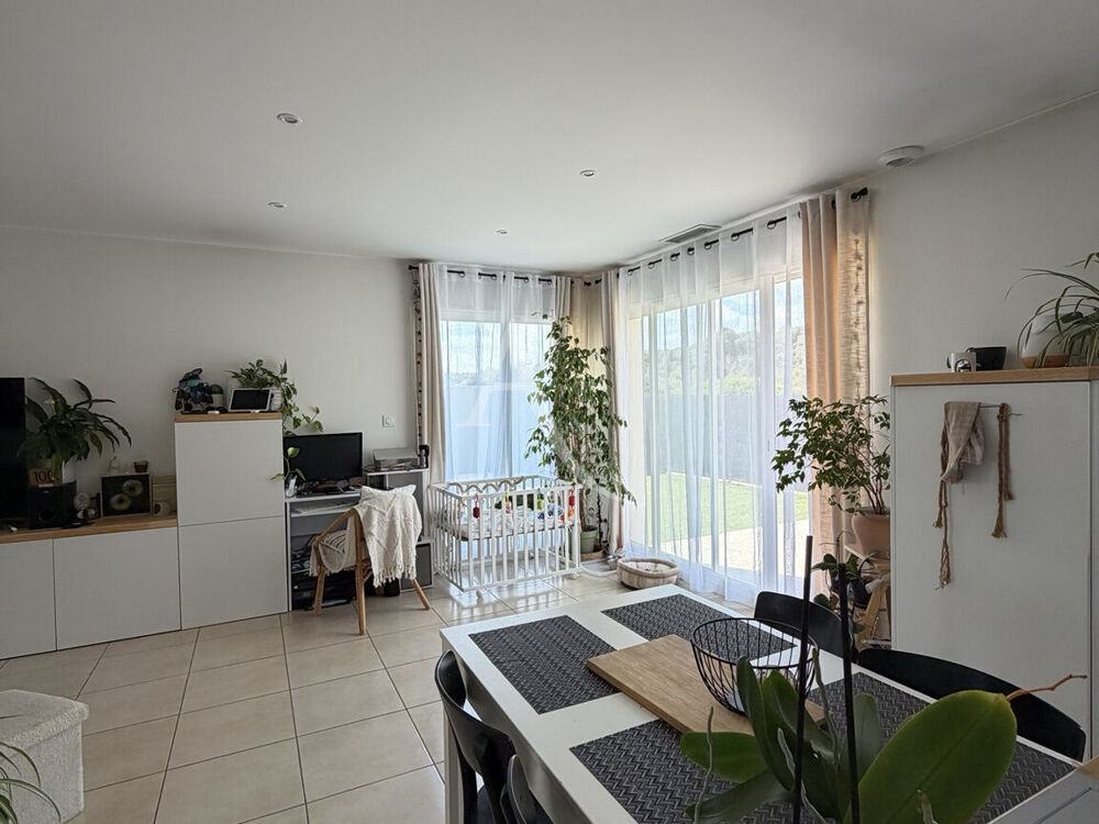 Maison récente plain pied avec garage et extérieur - Cournontérral