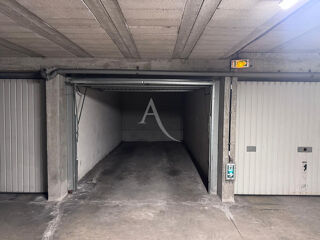  Parking / Garage à louer 1 pièce 14 m²