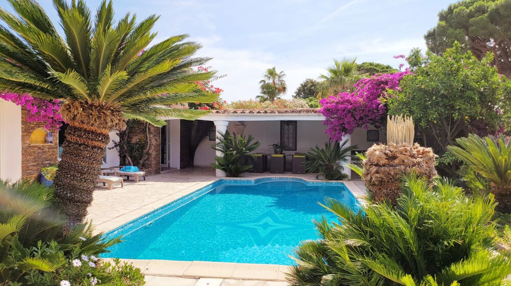Sainte-Maxime - Deux villas provençales, 8 chambres, 265 m² habitables, aperçu mer, plage à pied