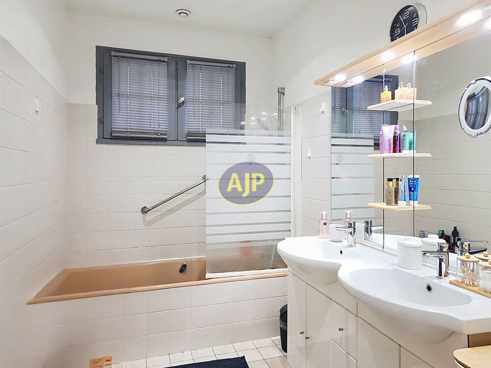 Vente Maison Maison de plain pied 3 chambres- 104m2 à Mérignac Laforêt. Merignac