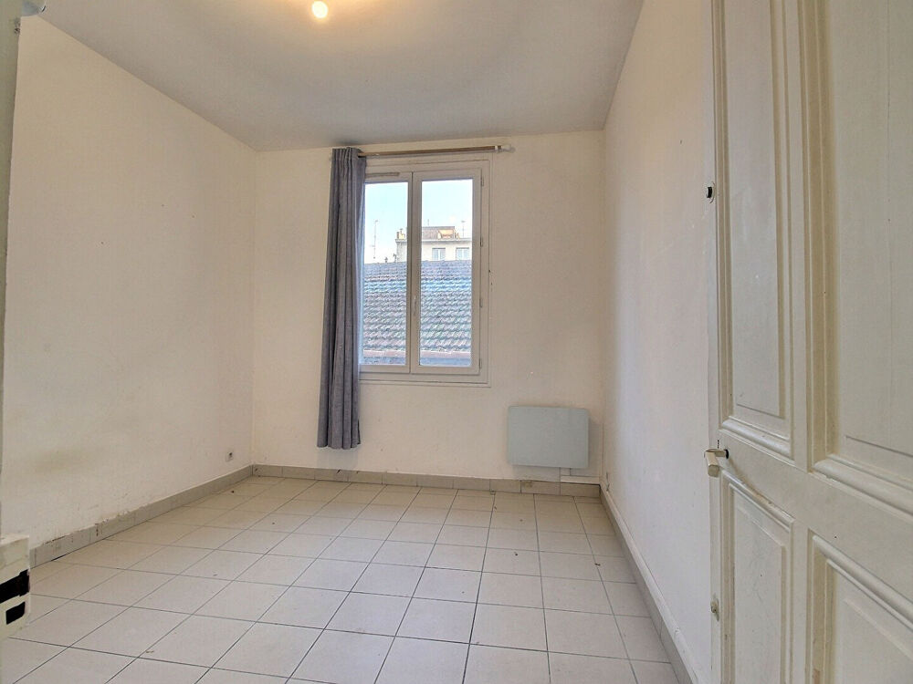 Appartement type 3 de 71 m2 dans un petit immeuble proche remparts.