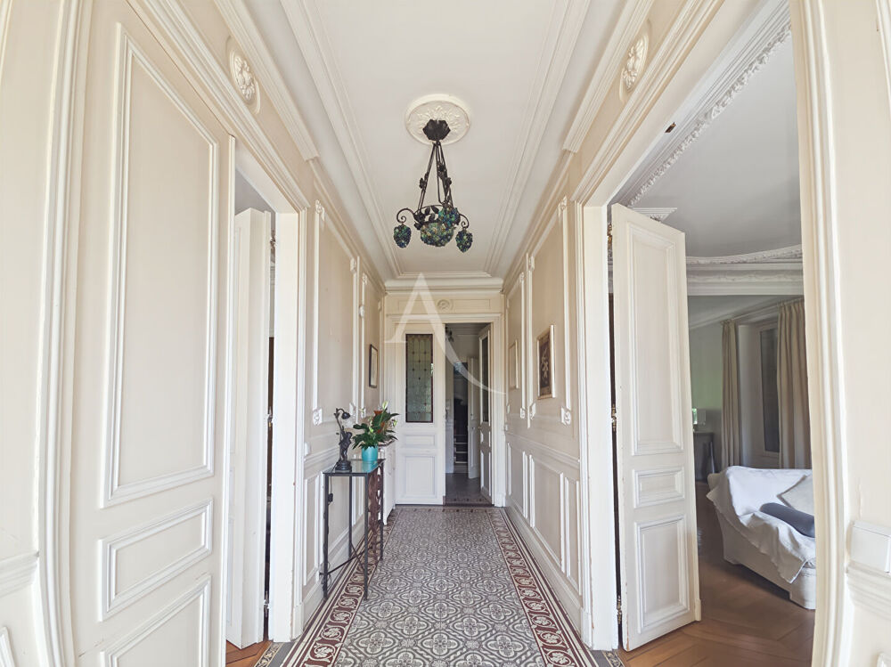 Propriété 290 m² habitables et maison de gardien -1530 m² de terrain -