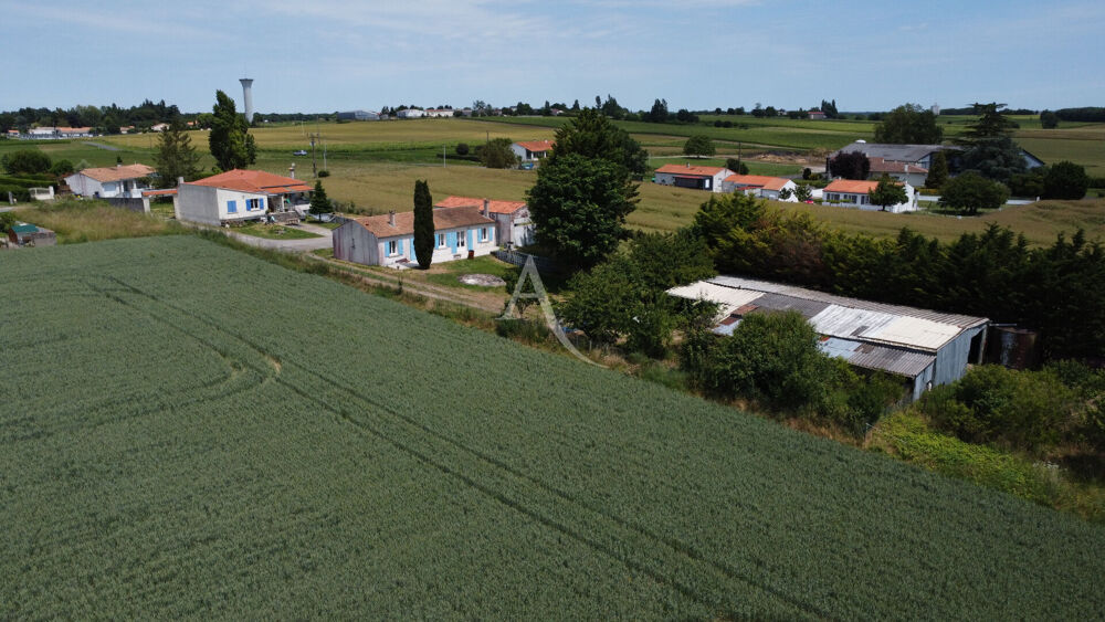 Pavillon de plain-pied sur sous-sol et dépendances avec vue imprenable.