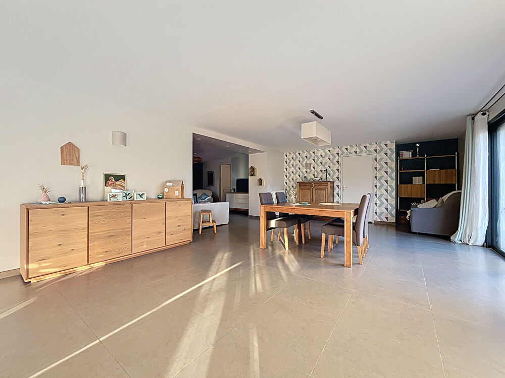 Vente Maison A vendre - Maison non mitoyenne de 218 m², 4 chambres, avec jardin (terrain de 850 m²) et garage 