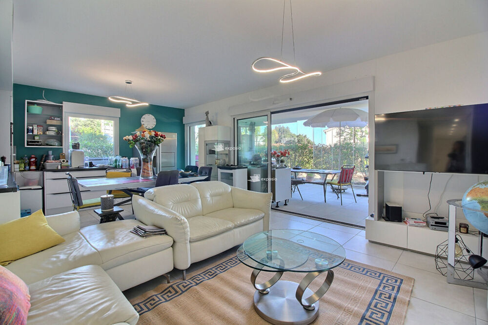 SAINT RAPHAEL / BOULOURIS 3 pièces d'angle 75 m² , plus 30 m² de véranda en rez de jardin de 250 m²