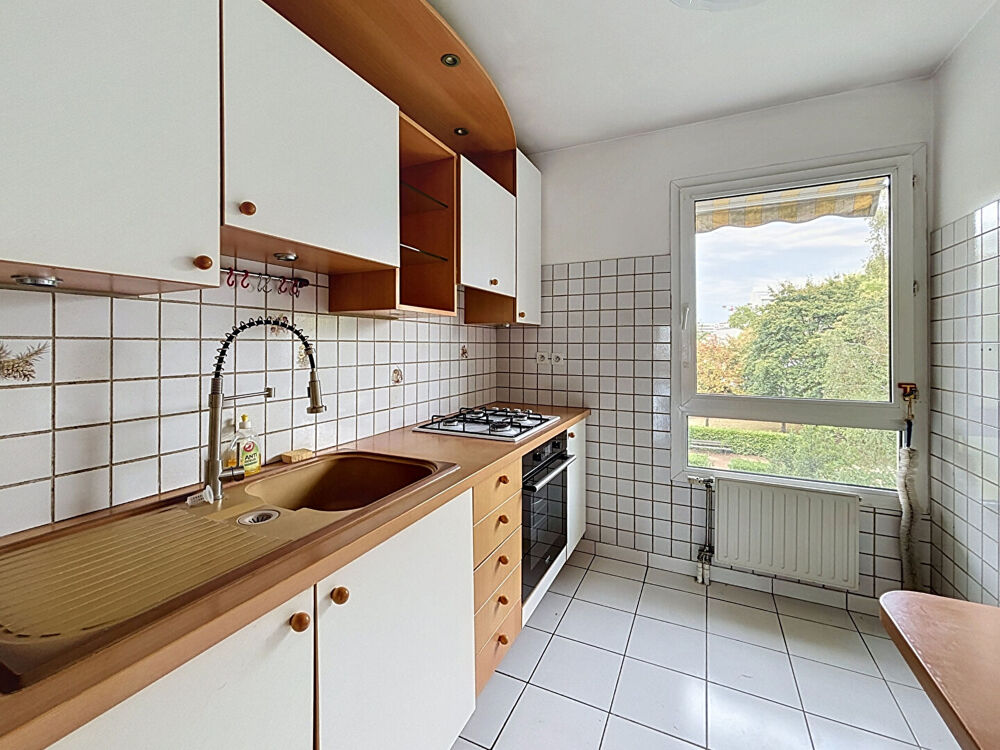 Appartement 3 pièces de 64 m² avec loggia fermée et vitrée / climatisation / garage / cave