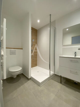  Appartement à louer 3 pièces 80 m²