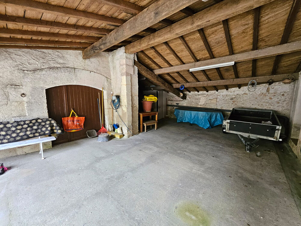 Grange et dépendances À FORT POTENTIEL AU CEUR DU PÉRIGORD Vert