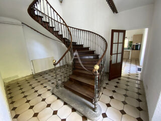  Maison à louer 7 pièces 251 m²