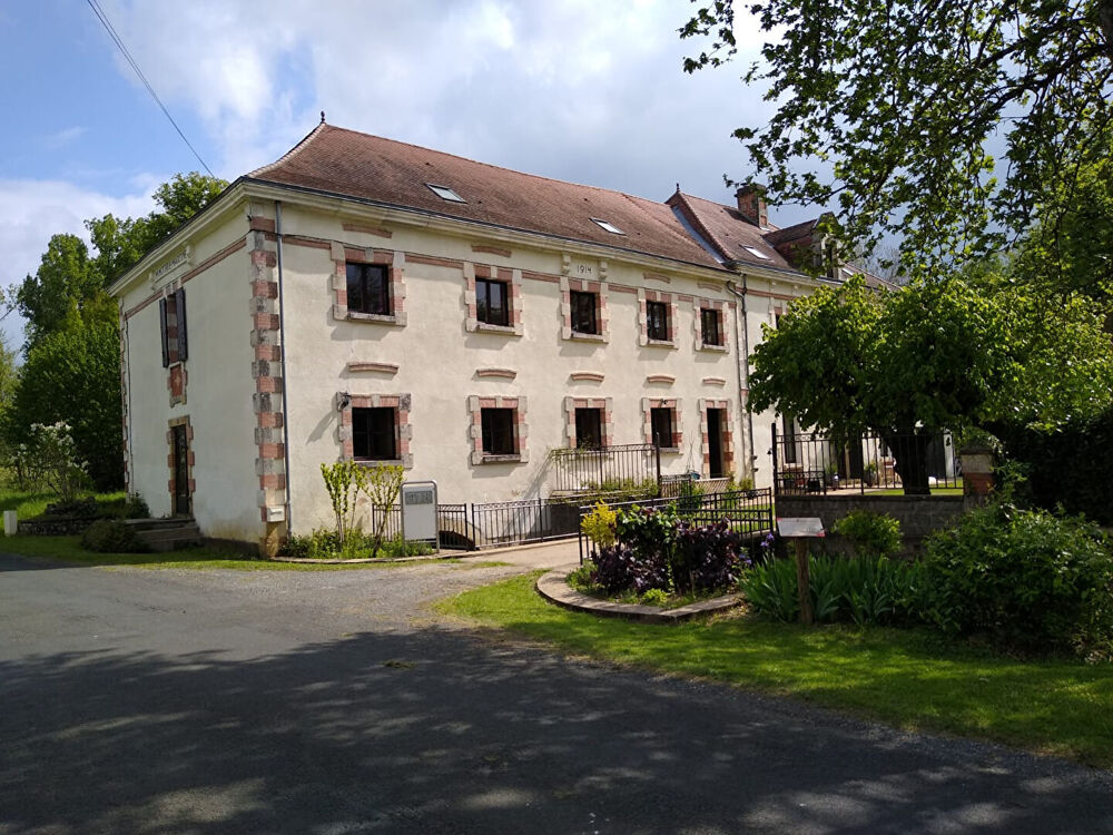 DORDOGNE - Proche EXCIDEUIL - Propriété sur île privée avec piscine