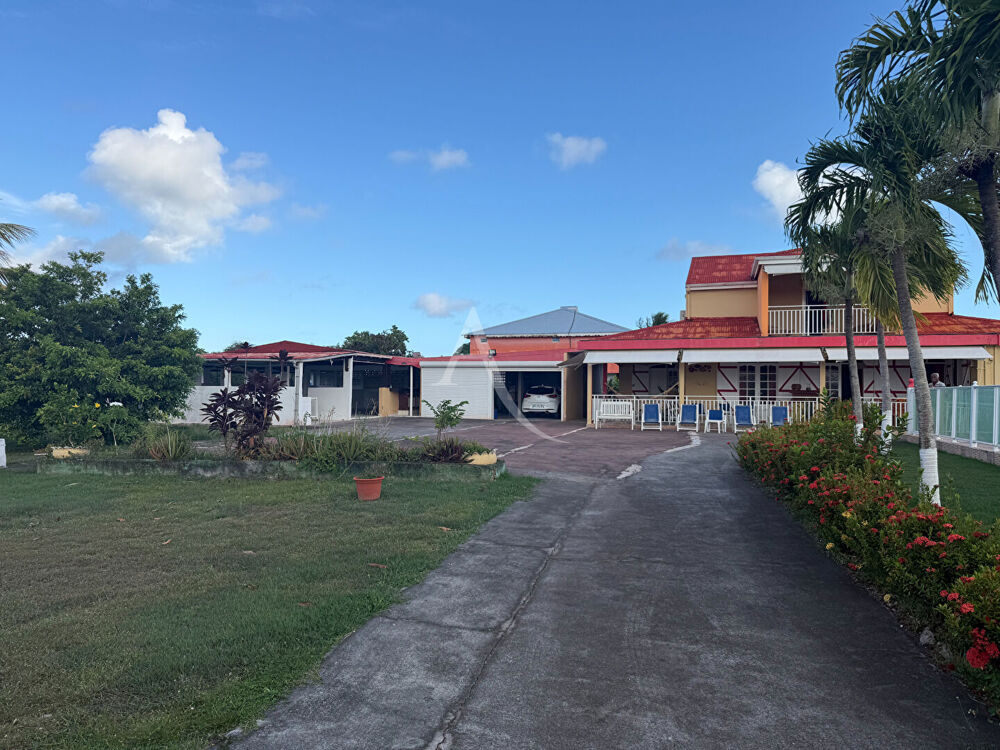 Vente Maison Villa 4 chambres + dépendance sur 1 783 m² avec piscine Sainte anne