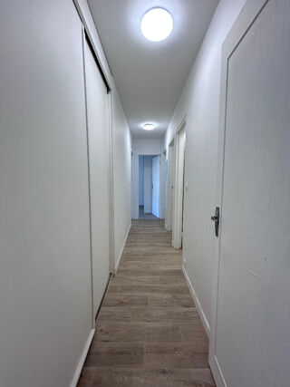  Appartement à louer 4 pièces 79 m²