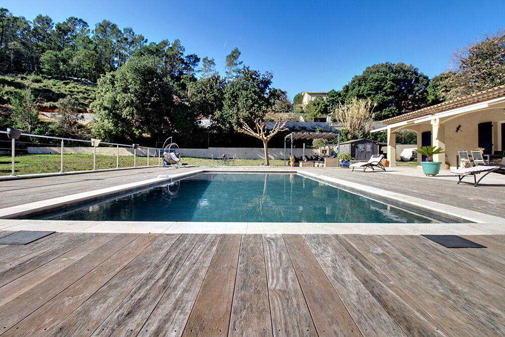 EXCLUSIVITÉ Maison Le Thoronet 5 pièces 157m2- terrain 5397m2- piscine- terrasses- proche des commerces et des écoles et axes a