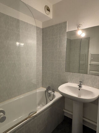  Appartement à louer 2 pièces 50 m²