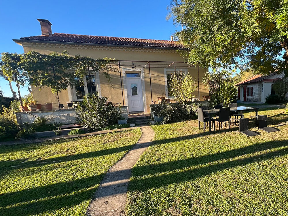 Maison familiale de campagne avec maisonnette