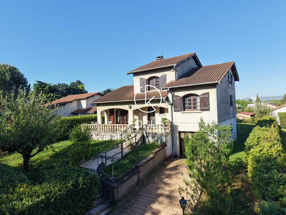 Vente Maison À seulement 10 minutes de Gare de Vaise, maison familiale de 116,24m2, sur un terrain plat de 803m2, Grand garage de 30m2 + Sous Ecully