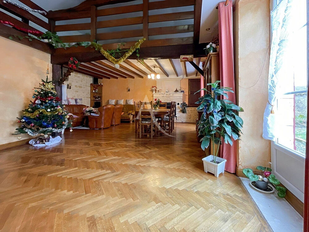 VENTE : maison 7 pièces (203 m²) à ROMAZIERES
