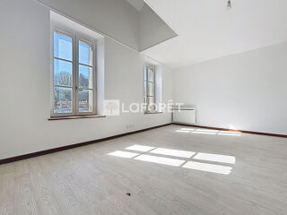  Appartement à louer 4 pièces 83 m²