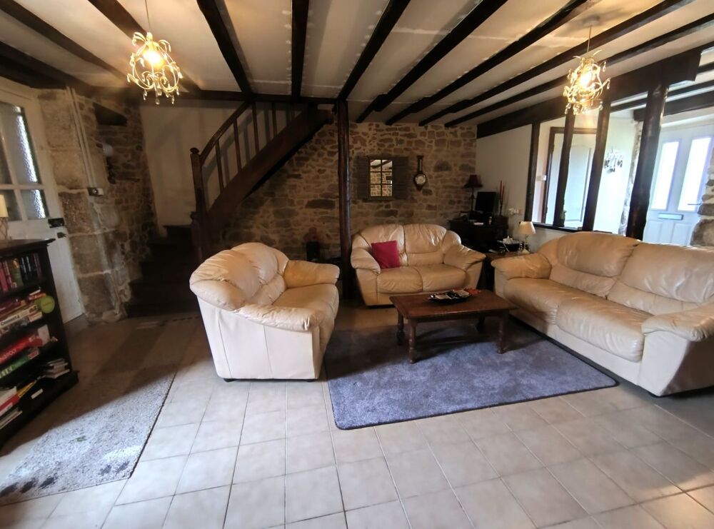 HAUTE-VIENNE- Maison rénovée comprenant deux projets de rénovation, des granges et 6,5 hectares de bois