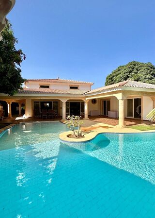  Maison � vendre 4 pi�ces 200 m� Ngaparou