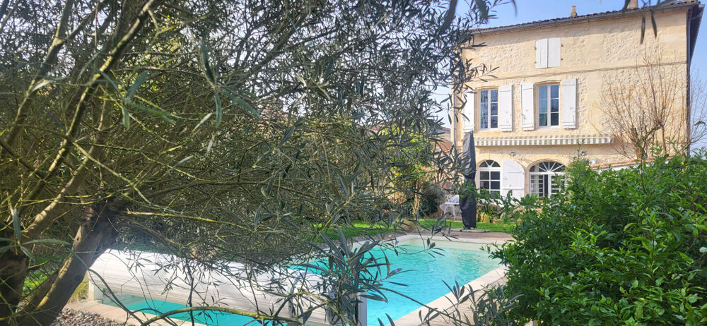 Très belle maison en pierre rénovée à Plassac ( 33390 )
