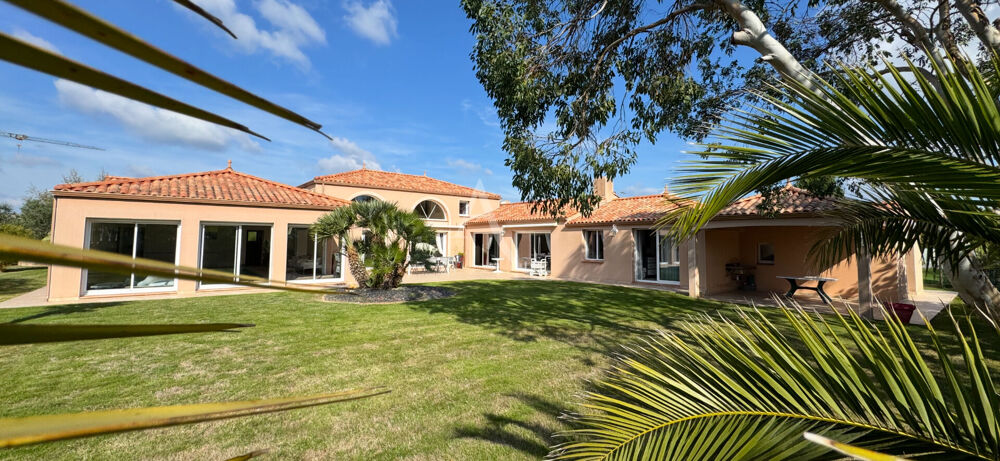 Maison Le Fenouiller 7 pièce(s) 318m2