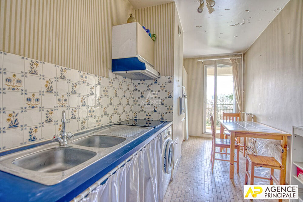 Vente Appartement Versailles Rive-Droite Appartement 5 pièces 102.71 m² carrez situé au 2eme étage avec ascenseur, cave et box Versailles