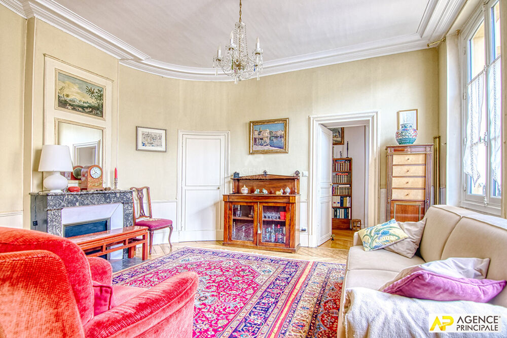 Vente Appartement Versailles Saint-Louis Appartement 5 pièces 117.37 m² carrez situé au 1er étage d'un immeuble 18ème Versailles