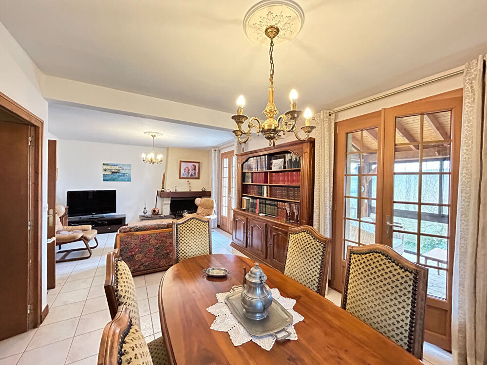 Maison de 180 m² avec vue carte postale. Nombreuses dépendances.