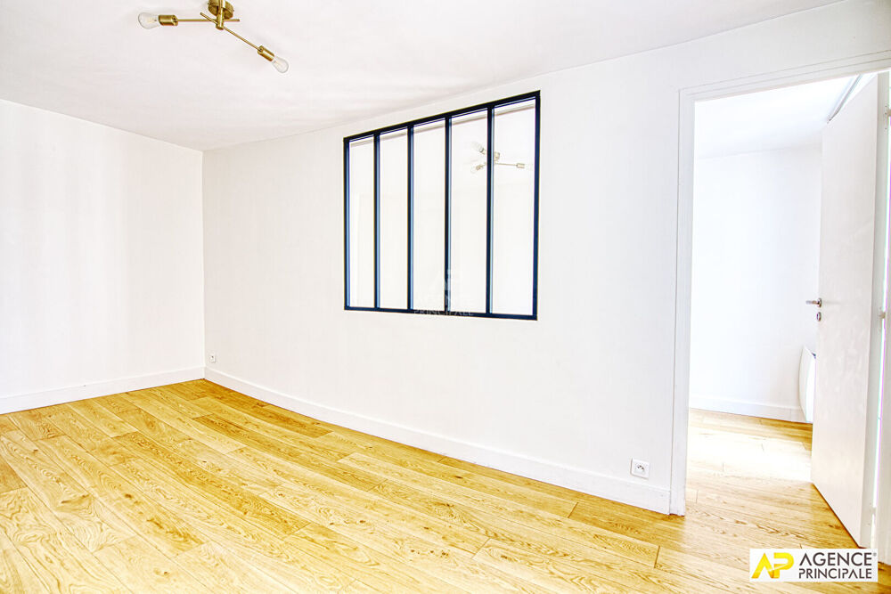 Vente Appartement Versailles Notre-Dame Appartement duplex 3 pièces 62 m² au sol (42m² carrez) situé au 1er et dernier étage avec cave Versailles