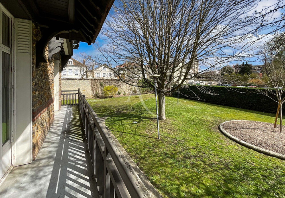 Maison Poissy 9 pièce(s) 215 m2