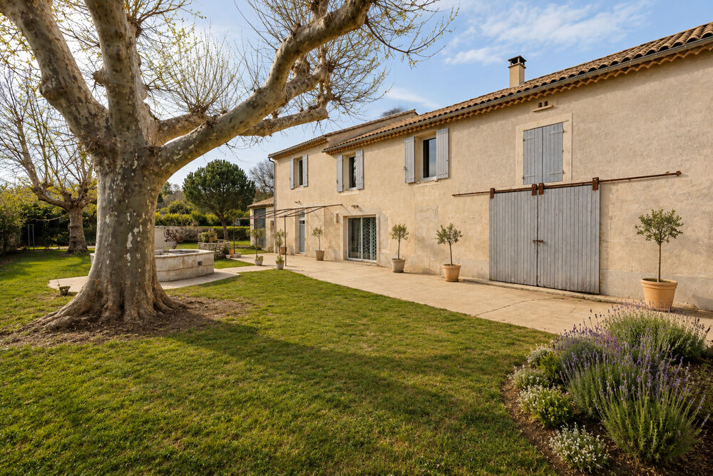 Mas en pierre avec salle de réception 240 m² . Gîtes .Mariages . Entre Uzès et Orange