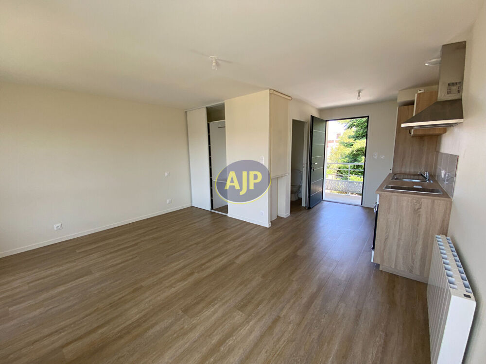 Location Appartement 1 pièce 28 m² - Plus