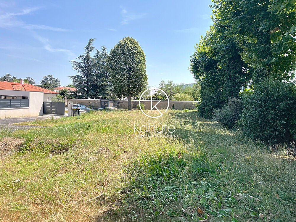 Vente Terrain Sur les hauteurs de St Chamond au pied du Pilat Terrain plat constructible et viabilisé de 763m2 - libre constructeur Saint chamond