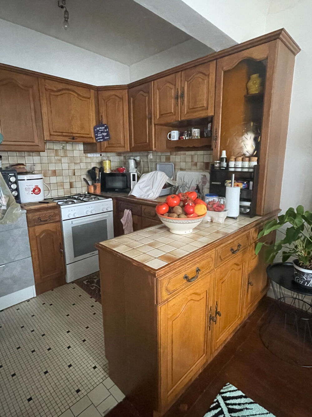 Vente Maison Excellente opportunité pour investisseur ! Immeuble années 60, hyper centre-ville Questembertois. 2 loyers entrants, possibilité Questembert