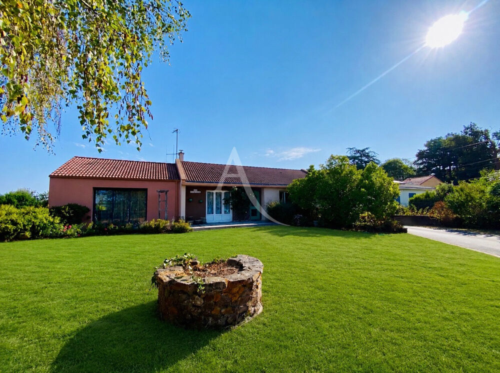 Maison familiale Saint Philbert De Grand Lieu 8 pièce(s) 170 m2- terrain 1216 m2