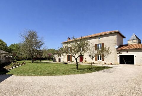   �l�gante propri�t� de village avec d�pendances et vastes jardins clos Maison - 7 pi�ce(s) - 233 m�