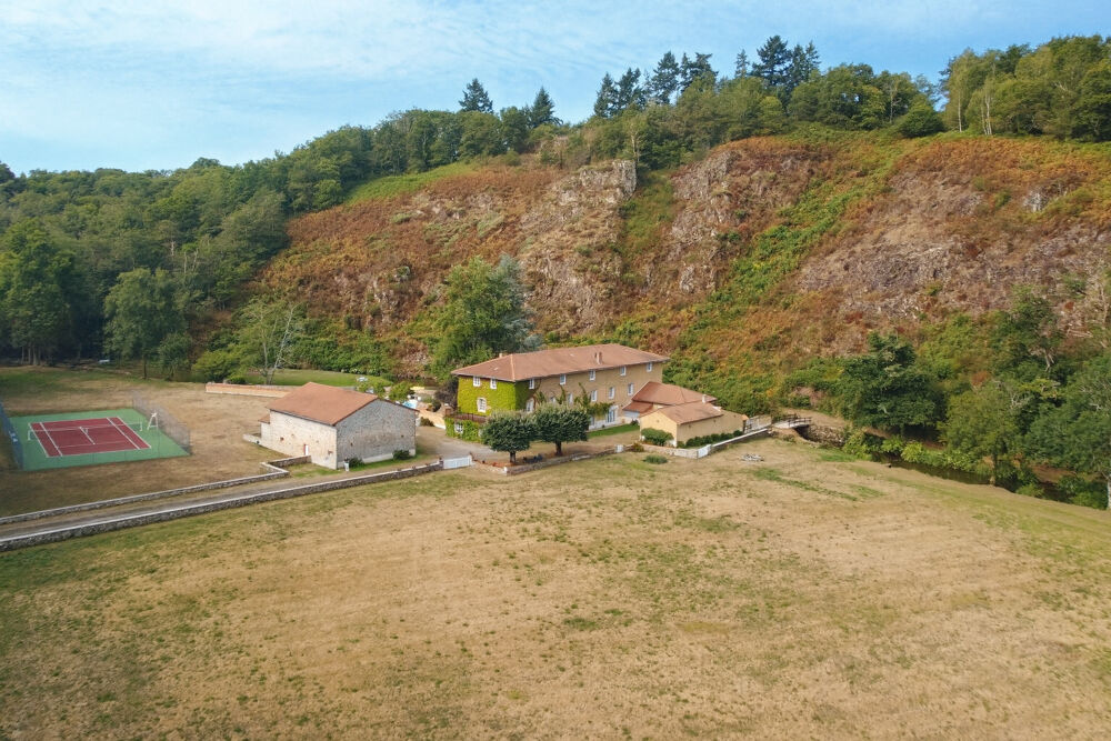 HAUTE VIENNE - Moulin enchanteur au coeur de 7,5 hectares de nature, sans voisins