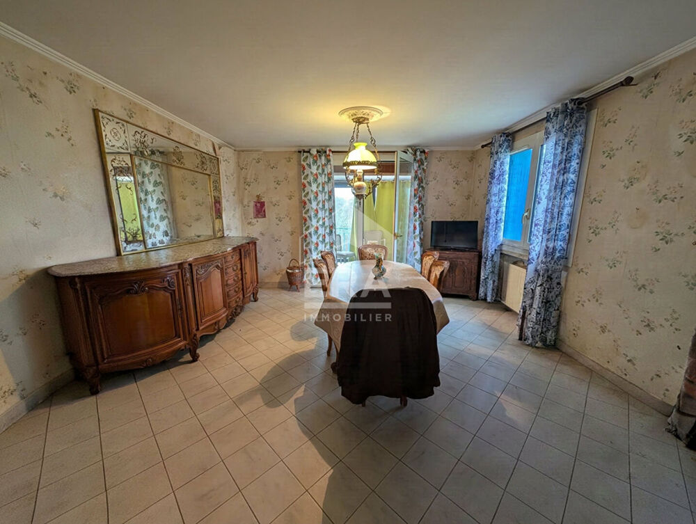 Maison individuelle 3 pièces avec hangar et deux appartements à vendre à 2 minutes de Ribérac - Opportunité d'investissement