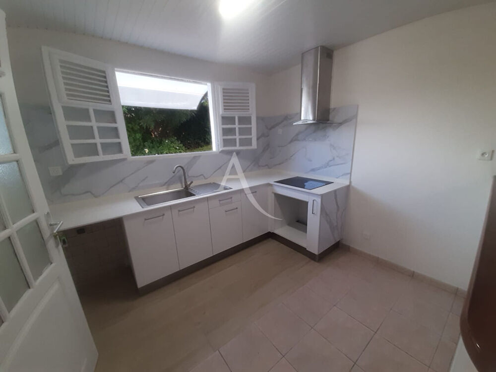 Location Appartement Appartement Le Lamentin 2 pièce(s) 37.13 m2-nu-tout compris (eau +edf+ jardin commun + TEOM)  disponible de suite !!!!!! Le lamentin