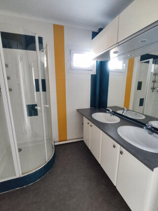  Appartement à louer 4 pièces 81 m²