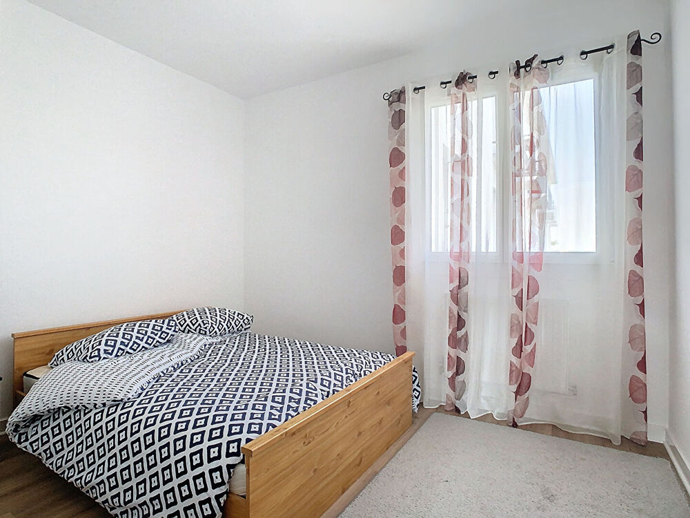 Location Appartement LOCATION COURTE DUREE : Appartement de type 3 Meublé - rénové entièrement - Au dernier étage! Quimper
