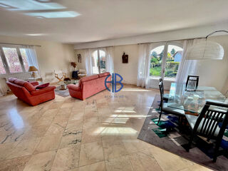  Maison  vendre 10 pices 350 m