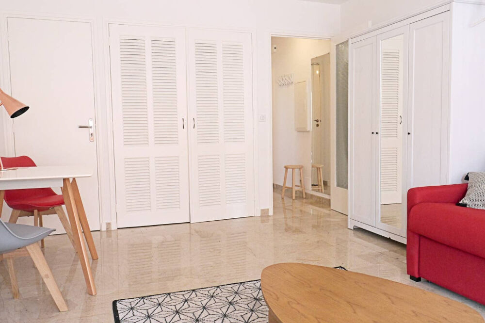 Location Appartement Studio meublé à deux pas de la rue d'Antibes et de la Gare Cannes
